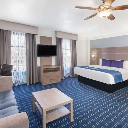 Days Inn & Suites By Wyndham Webster Nasa-Clearlake-Houston Экстерьер фото