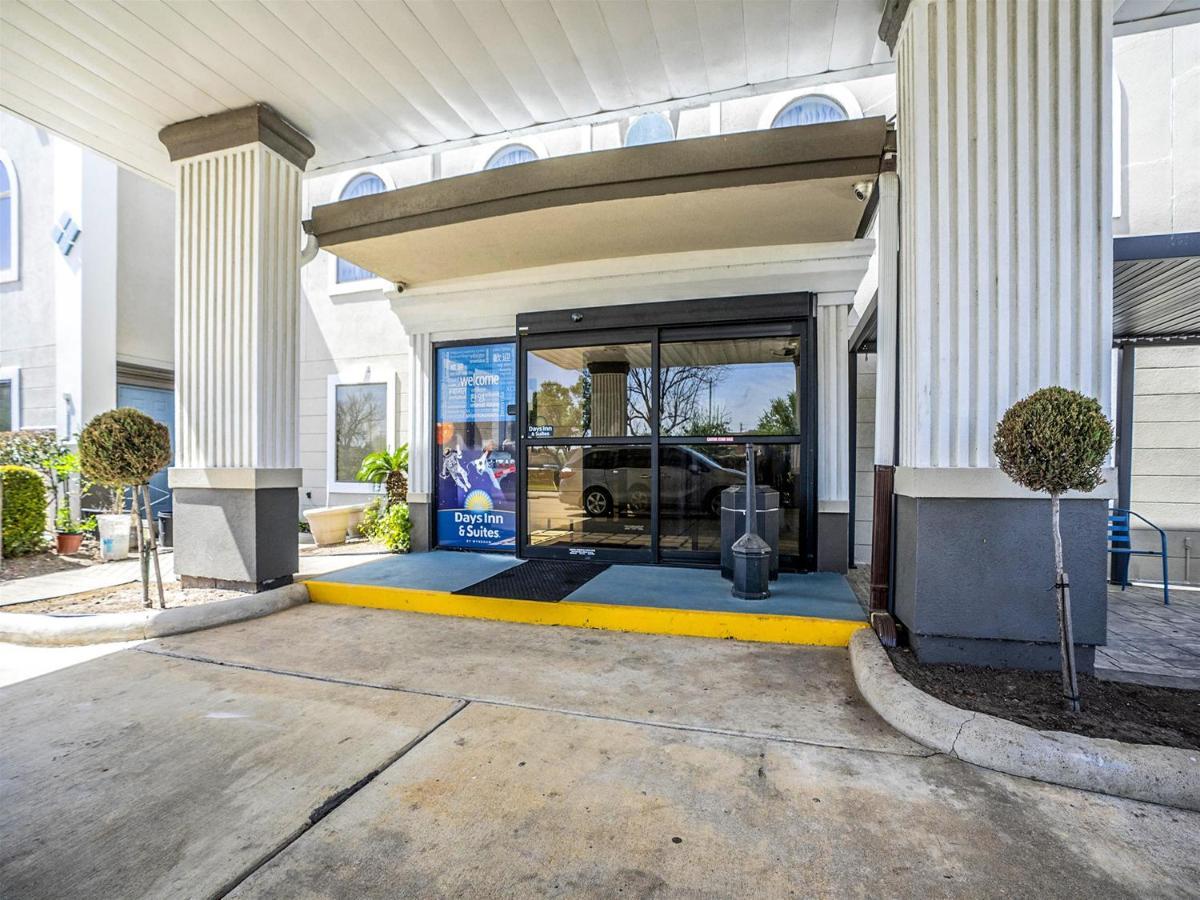 Days Inn & Suites By Wyndham Webster Nasa-Clearlake-Houston Экстерьер фото