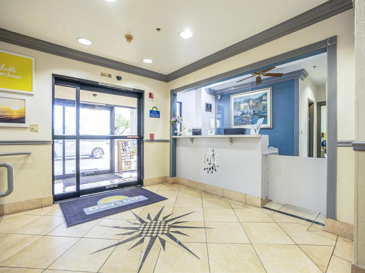 Days Inn & Suites By Wyndham Webster Nasa-Clearlake-Houston Экстерьер фото