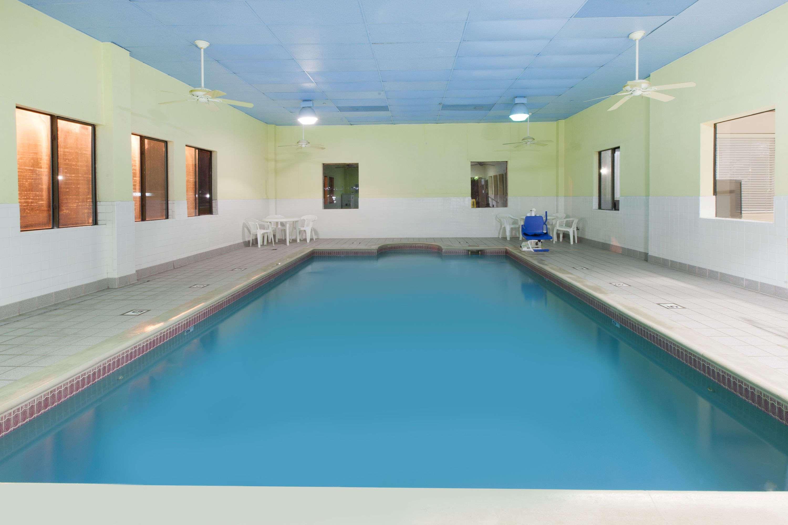 Days Inn & Suites By Wyndham Webster Nasa-Clearlake-Houston Экстерьер фото