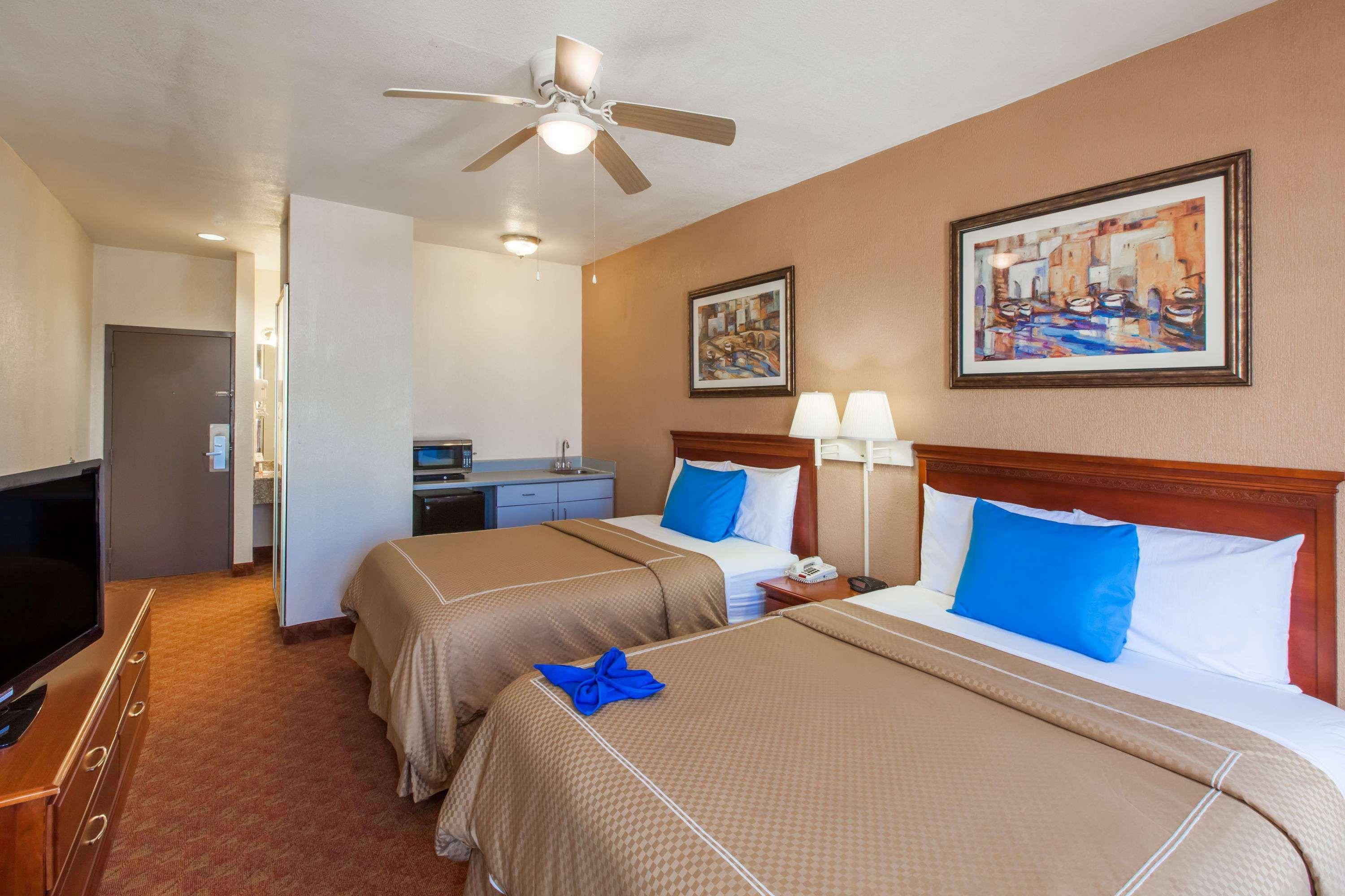 Days Inn & Suites By Wyndham Webster Nasa-Clearlake-Houston Экстерьер фото