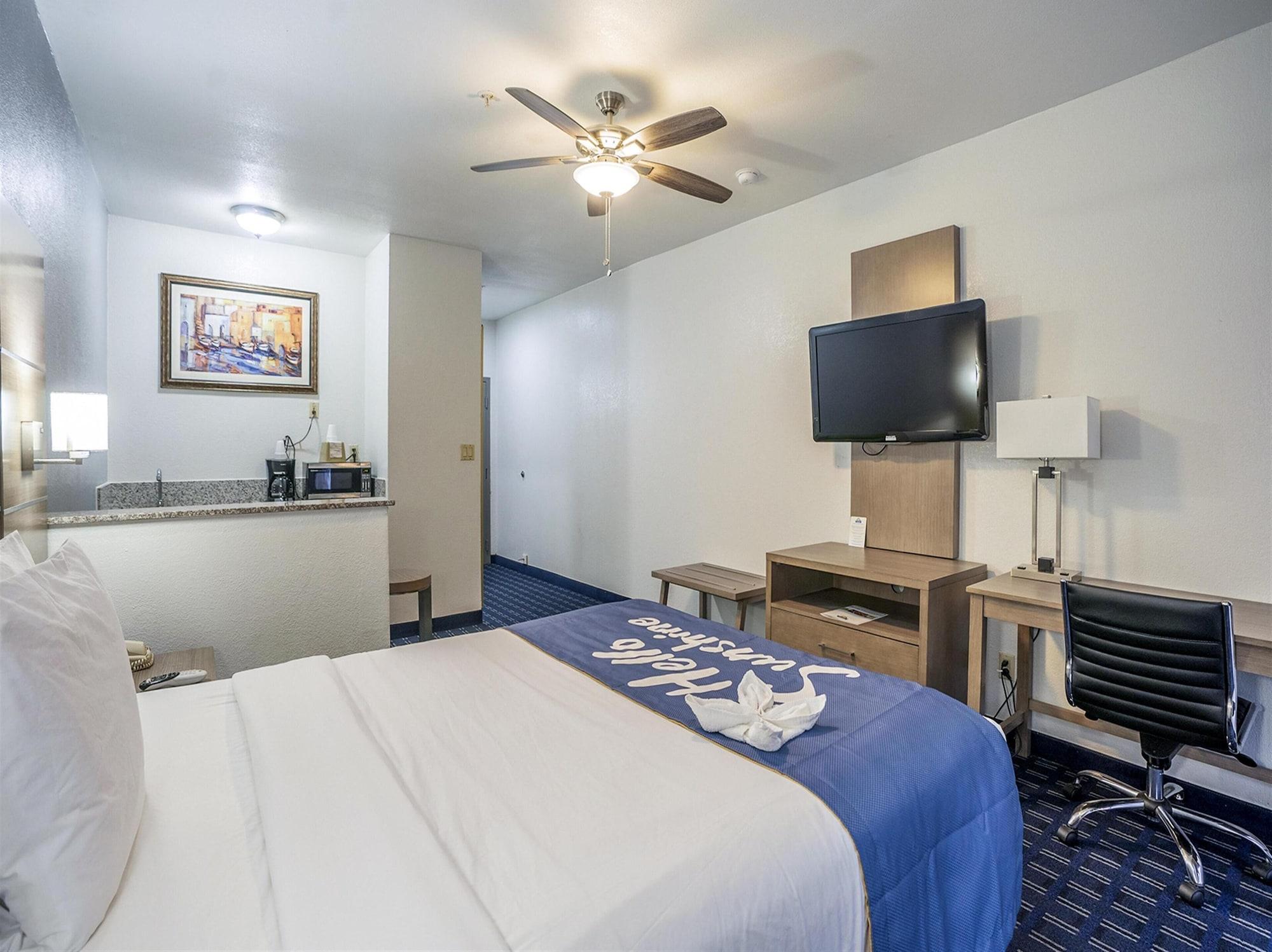 Days Inn & Suites By Wyndham Webster Nasa-Clearlake-Houston Экстерьер фото