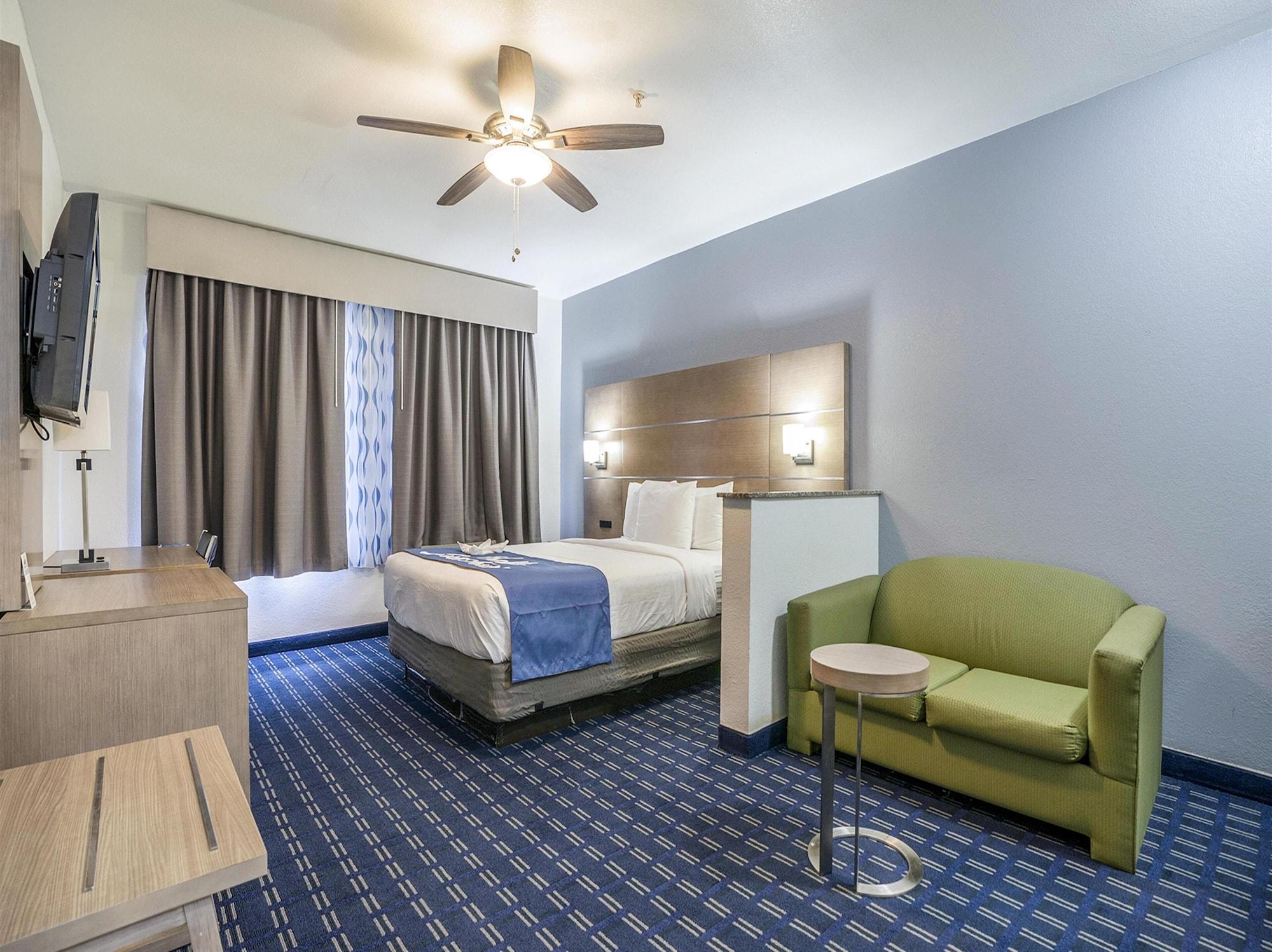 Days Inn & Suites By Wyndham Webster Nasa-Clearlake-Houston Экстерьер фото