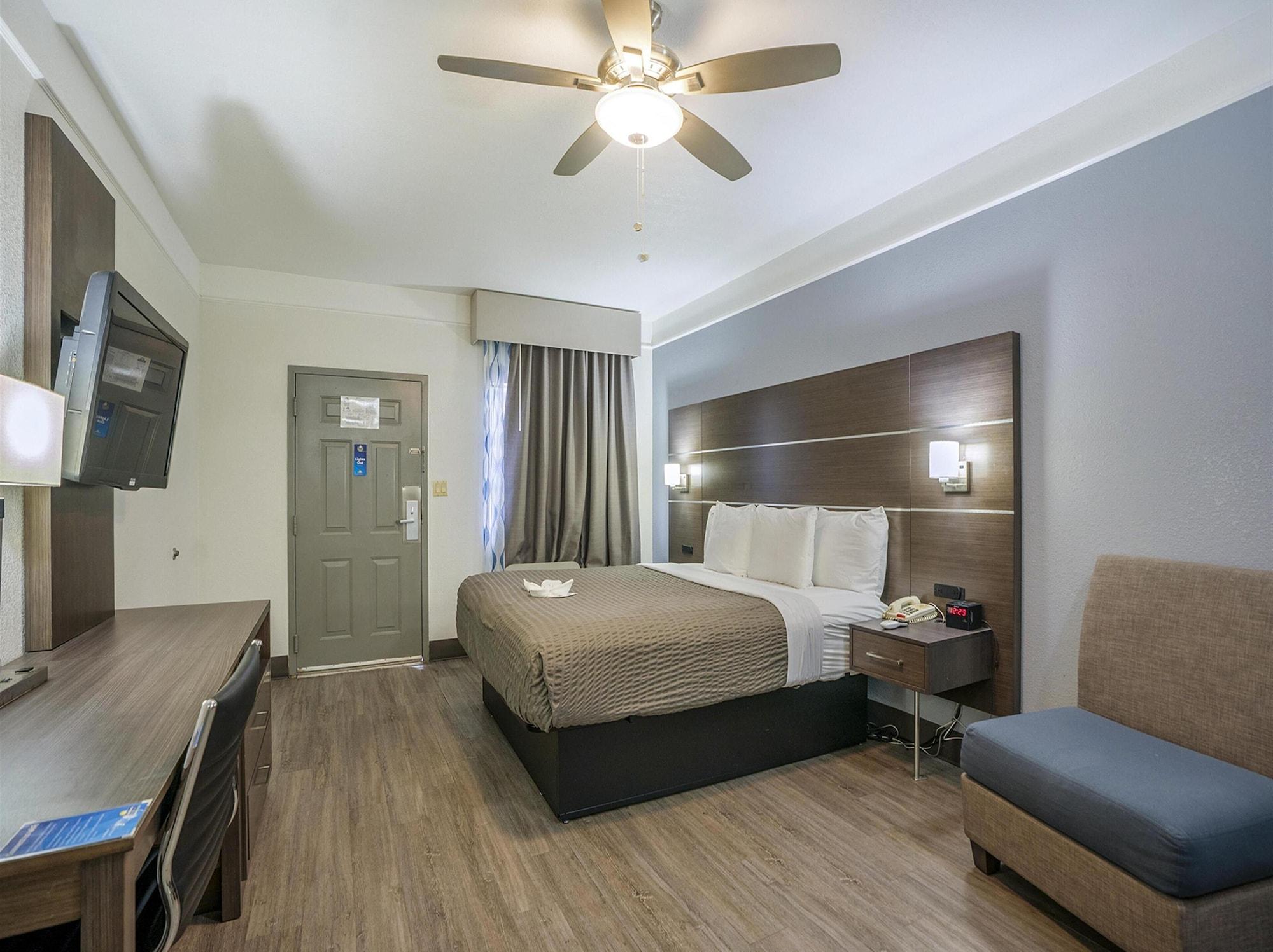 Days Inn & Suites By Wyndham Webster Nasa-Clearlake-Houston Экстерьер фото