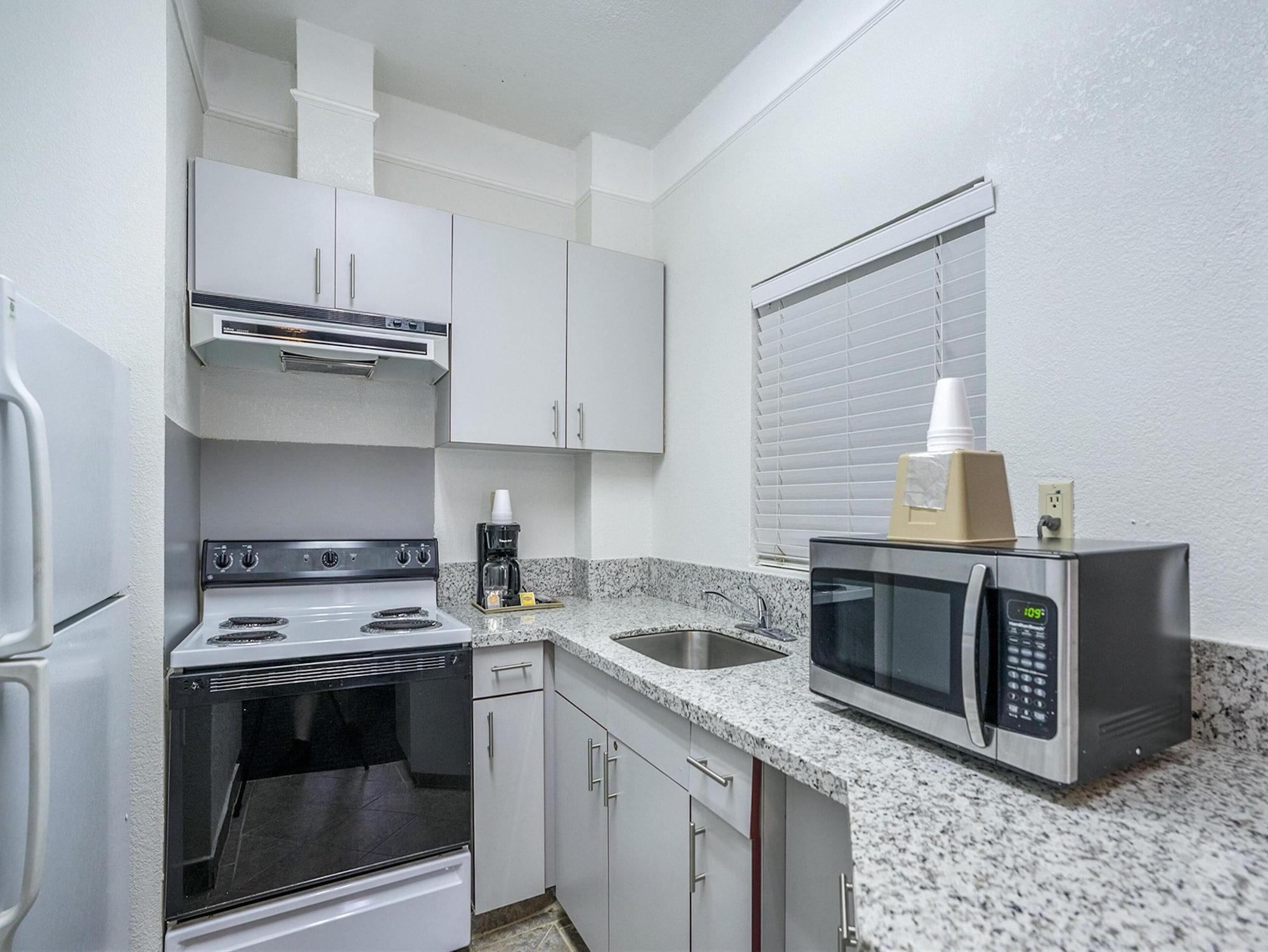 Days Inn & Suites By Wyndham Webster Nasa-Clearlake-Houston Экстерьер фото